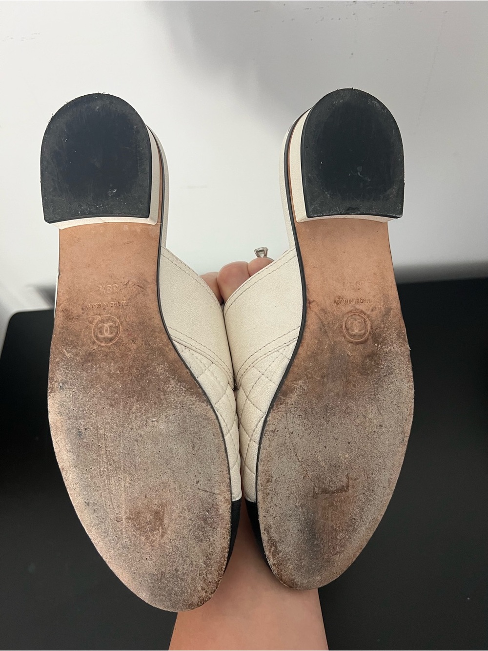 CHANEL Quilted Two-Tone Slide Mules in White and Black with Chain Detail - Picture 4 of 5